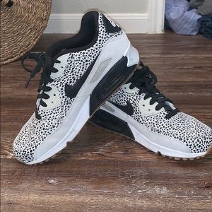 NIKE women’s air max 90 safari shoes